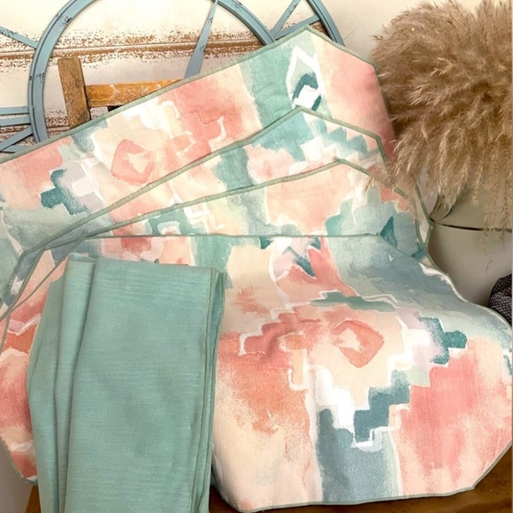 Geometric Southwest BOHO Pastel 8-PC Placemat /Napkin Set NEW - Picture 1 of 1